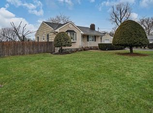4 Roosevelt Street, Brentwood, NY 11717