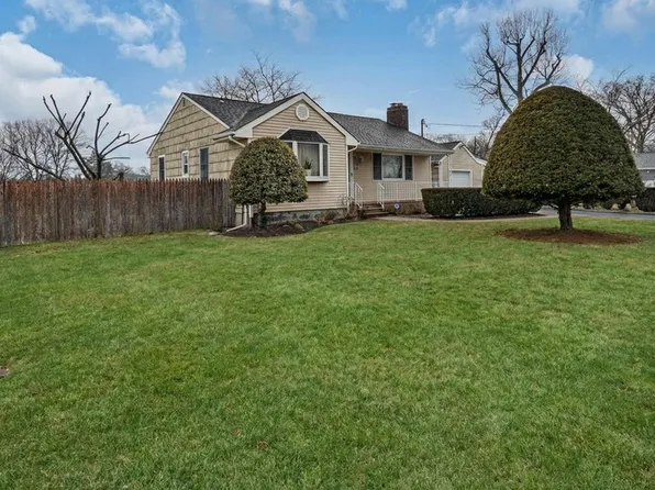 4 Roosevelt Street, Brentwood, NY 11717