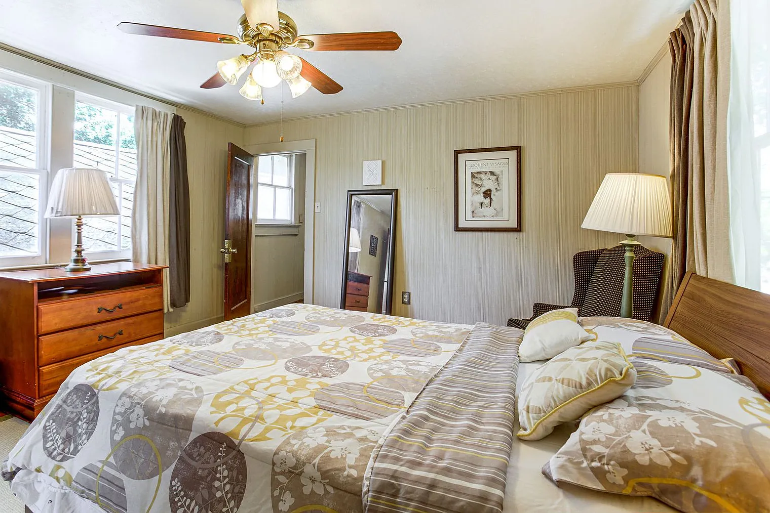 3 bed, 1.0 bath, 1313 sqft, $2,167 — Photo 4