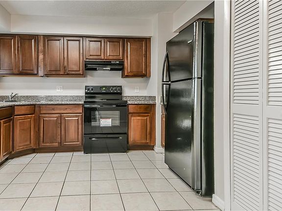 3rd image of 2466 Derby Dr