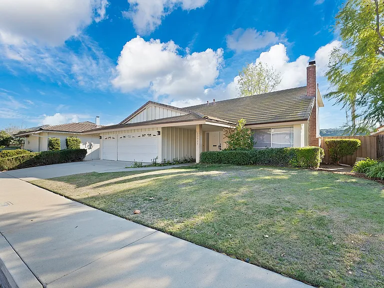 32022 Grenville Ct — Photo 3