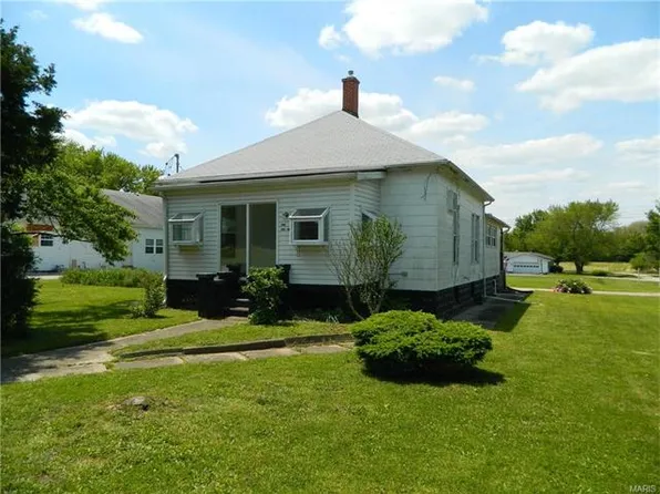 813 Elm St, Hillsboro, IL 62049