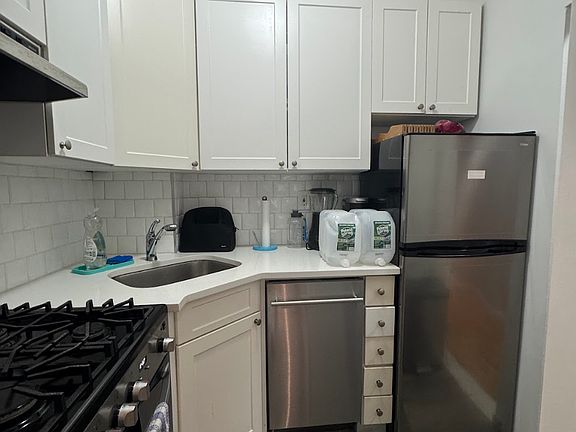 5th image of 222 E 75th St APT 1C