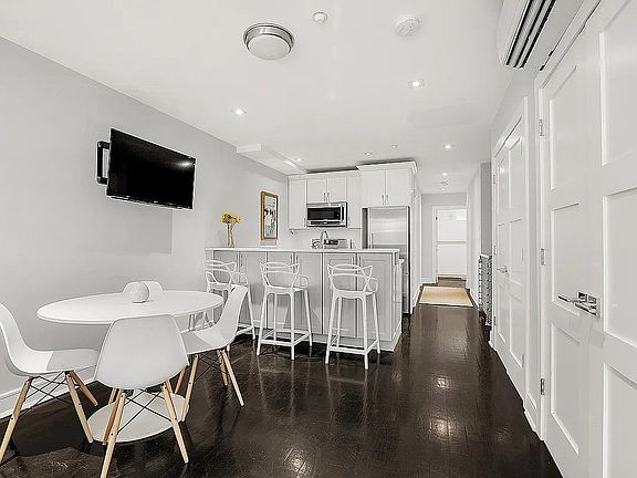3rd image of 18 E 129th St Floor 1