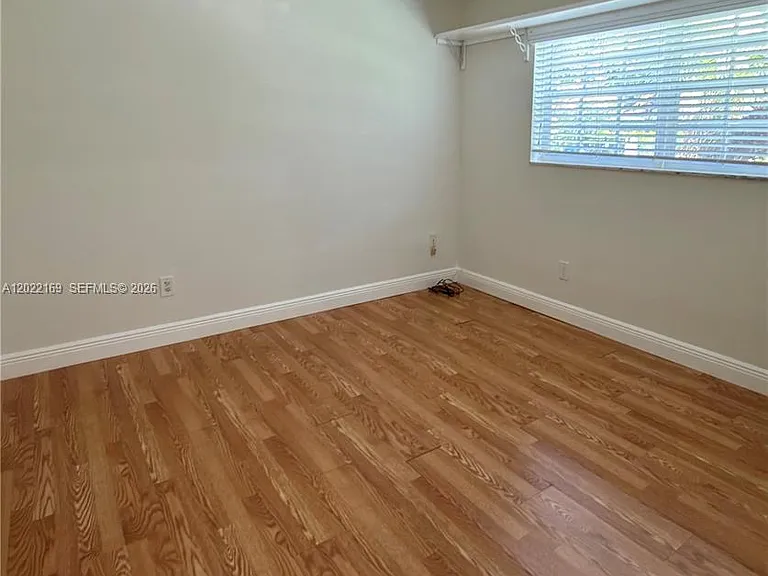 7700 SW 52nd Ct — Photo 8
