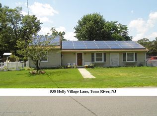 538 Holly Village Ln, Toms River, NJ 08753