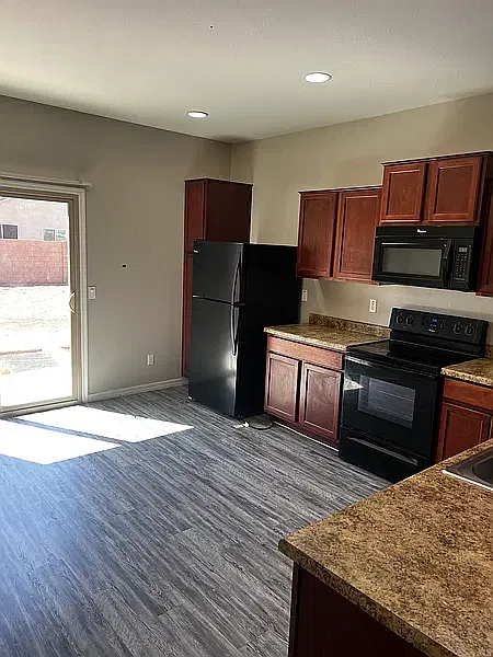 3 bed, 1134 sqft, $1,525 — Photo 4