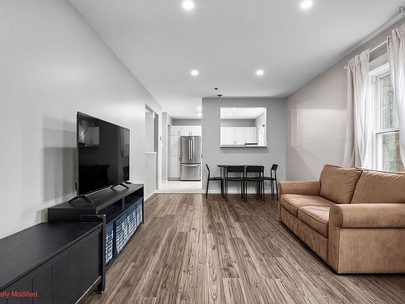 4th image of 2093 Creighton St #1