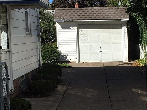 2nd image of 14224 Montrose Ave