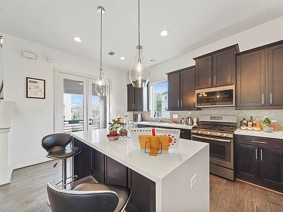 4th image of 1604 Ovid St #B