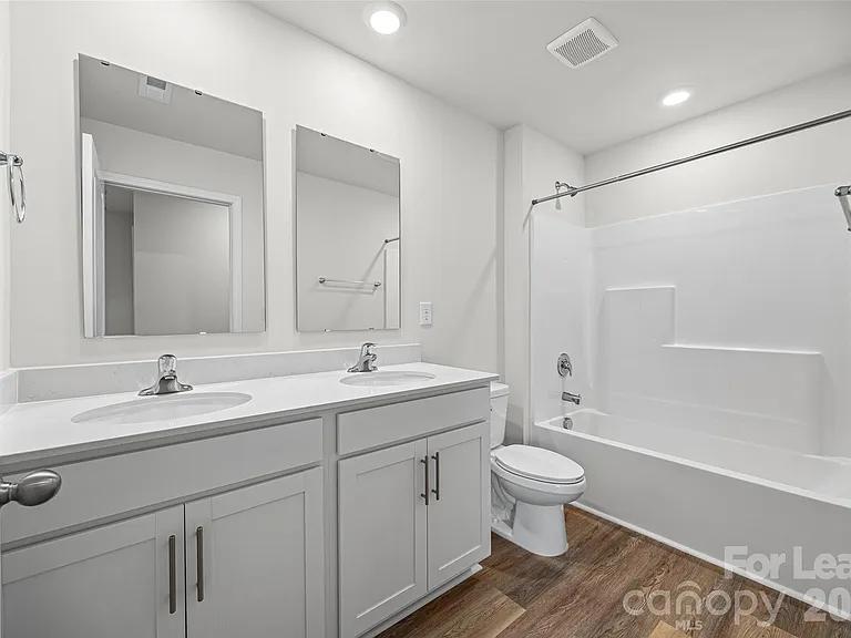 1010 Two Brothers Ln — Photo 15