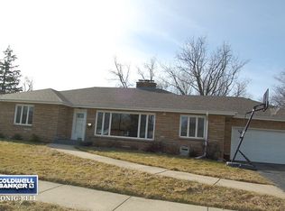 555 E 2nd St, Lockport, IL 60441