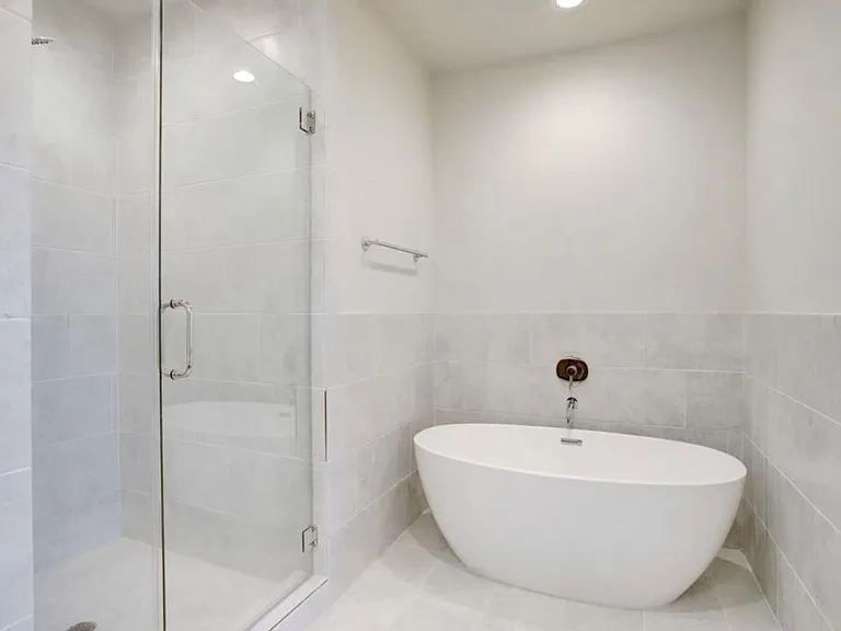4907 Avenue J — Photo 13