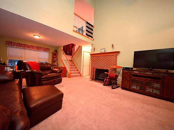 3rd image of 3847 Dartford Ln
