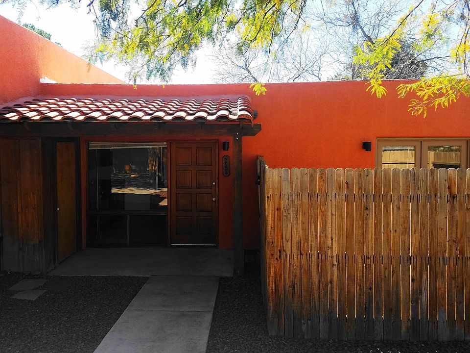YOU WILL LOVE WALKING TO YOUR FRONT DOOR!