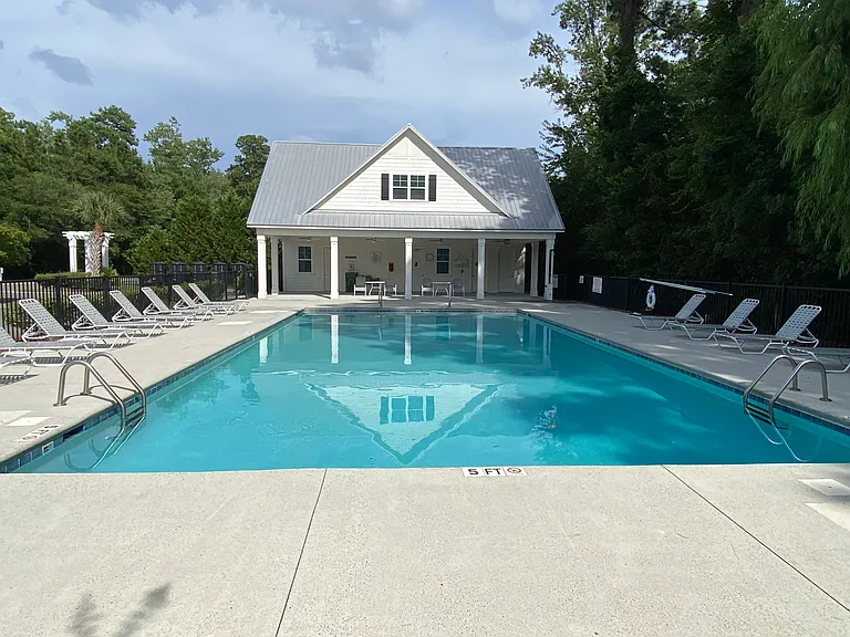 1912 Fernwood Way — Photo 24