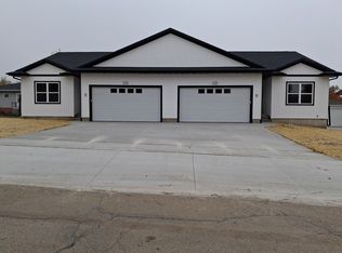 318 24th St NE #B, Cedar Rapids, IA 52402