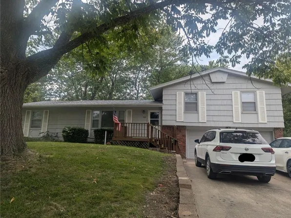 1703 Richmond Dr, Pleasant Hill, MO 64080