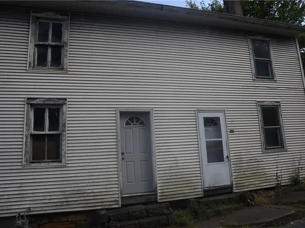 147 Spring St, Coal Center, PA 15423