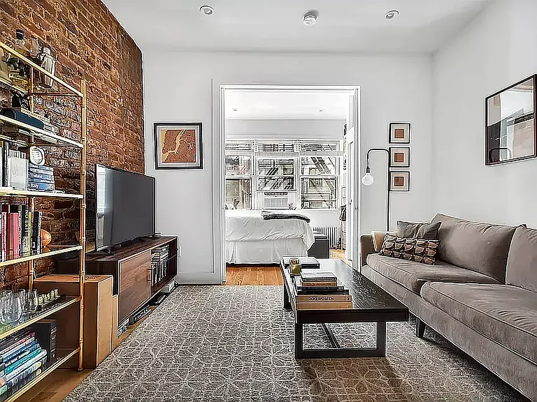 239 E 81st St #1D — Photo 2