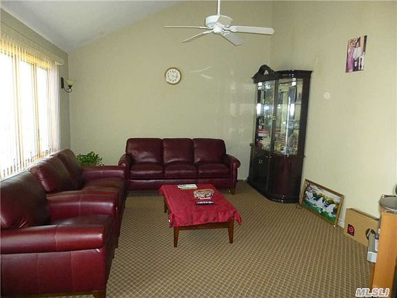 3rd image of 76 W 19th St
