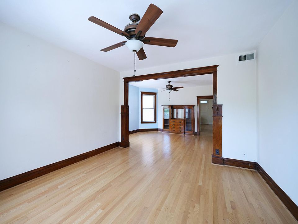 1st image of 3848 N Oakley Ave #2