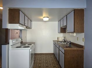 215 Clairmont Ct APT C, Neenah, WI 54956