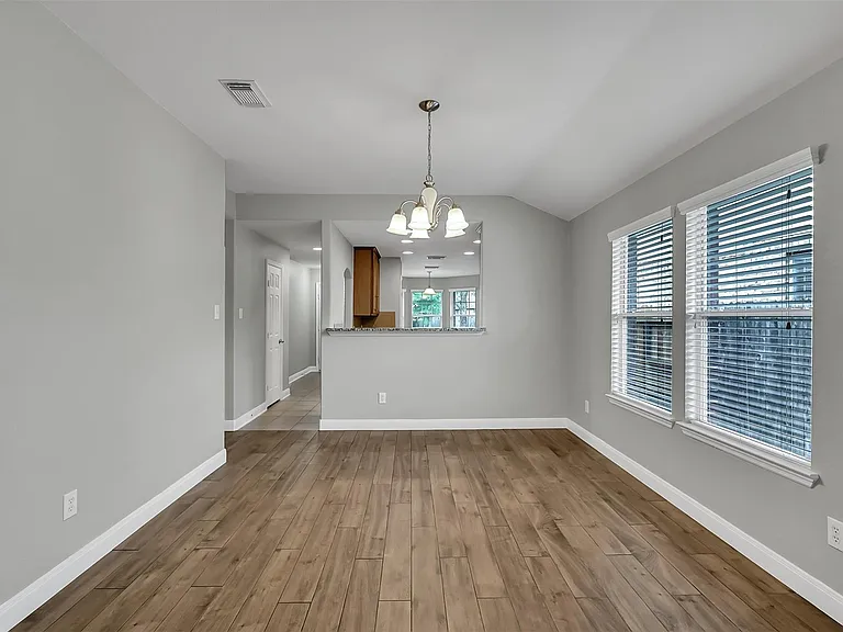 3011 Crescent Oaks Park Ln — Photo 8