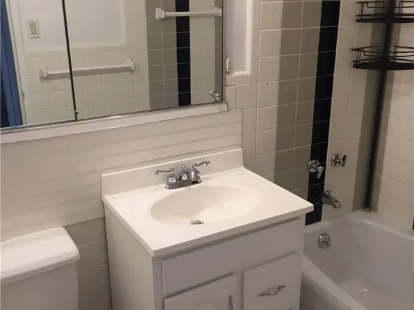18-05 215th St APT 3C, Queens, NY 11360