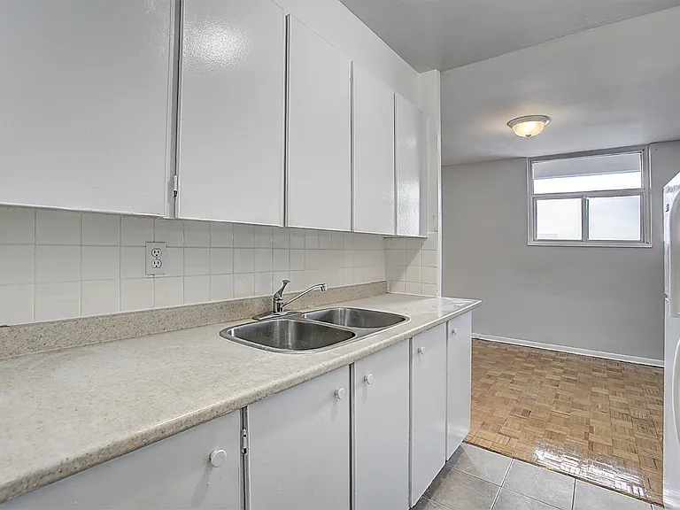 182 Church St E — Photo 19