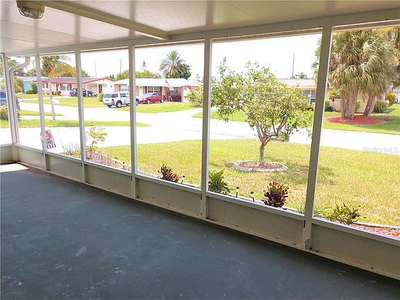 3rd image of 528 Sheridan Dr