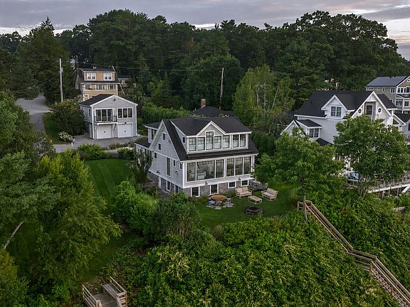 4th image of 32 Edgewater Road