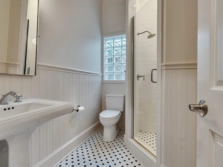 6608 Vanderbilt St — Photo 42