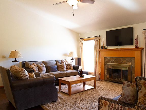 3rd image of 20998 Greenmont Dr