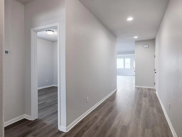 320 E Broade St — Photo 17