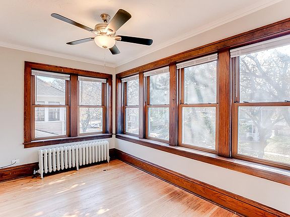 3rd image of 1725 Laurel Ave #2