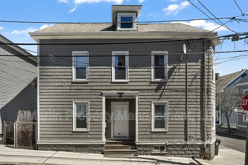 4 bed, 1.0 bath, 1000 sqft, $3,000 — Photo 2