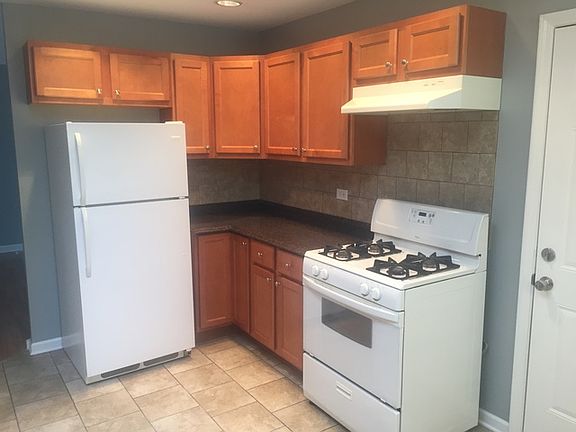 4th image of 9313 Hawthorne Ln