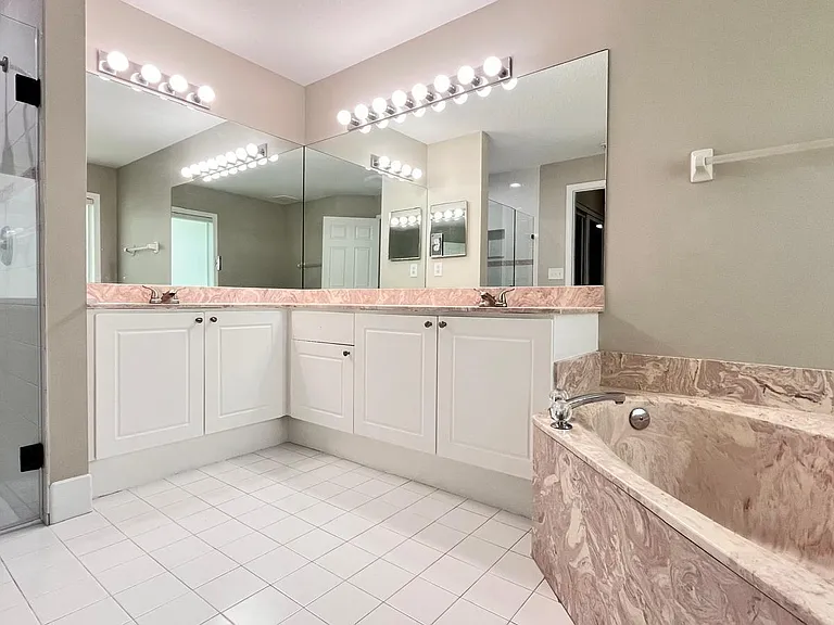 1627 Oak Berry Cir — Photo 4