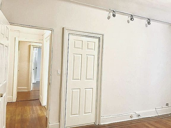 4th image of 2815 34th St APT 2H