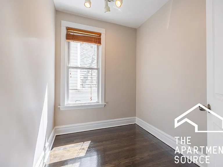 3310 W Berteau Ave #2 — Photo 9