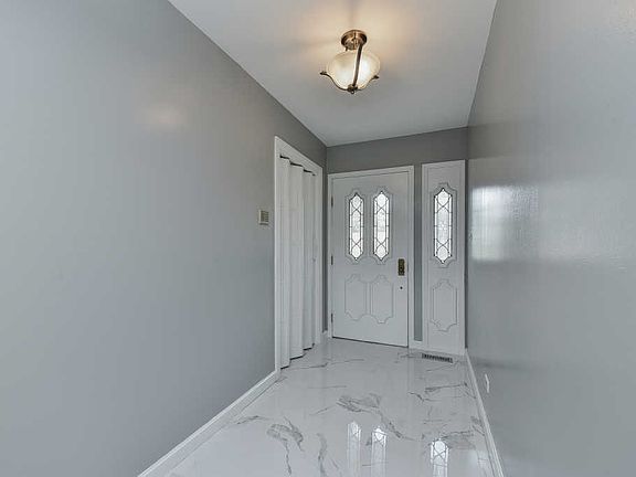 4th image of 2068 E Parkview Cir