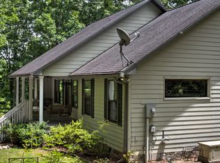 40 Riverwood Dr, Franklin, NC 28734