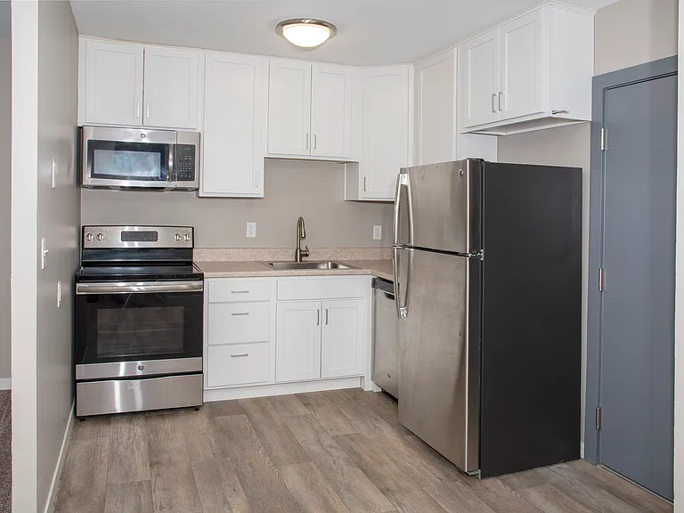 410 Apartments — Photo 10