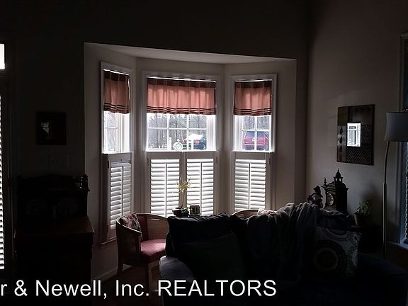 5th image of 515 Lawford Ln