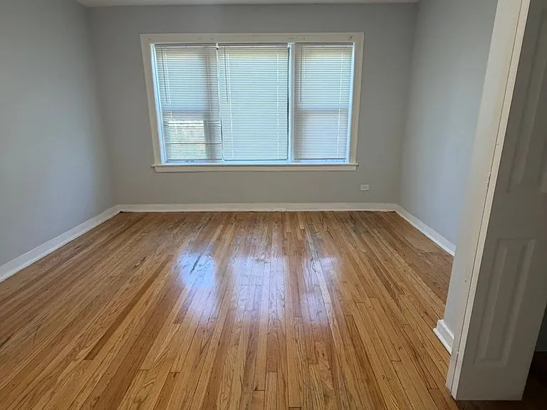 7601-7609 S Drexel Ave — Photo 2