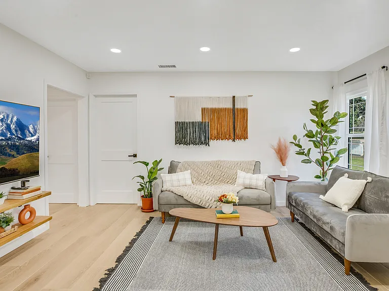 533 N Cerritos Ave — Photo 12