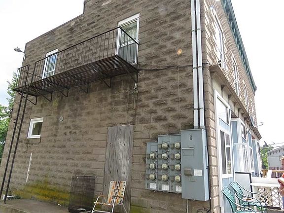 3rd image of 11 Ontario St