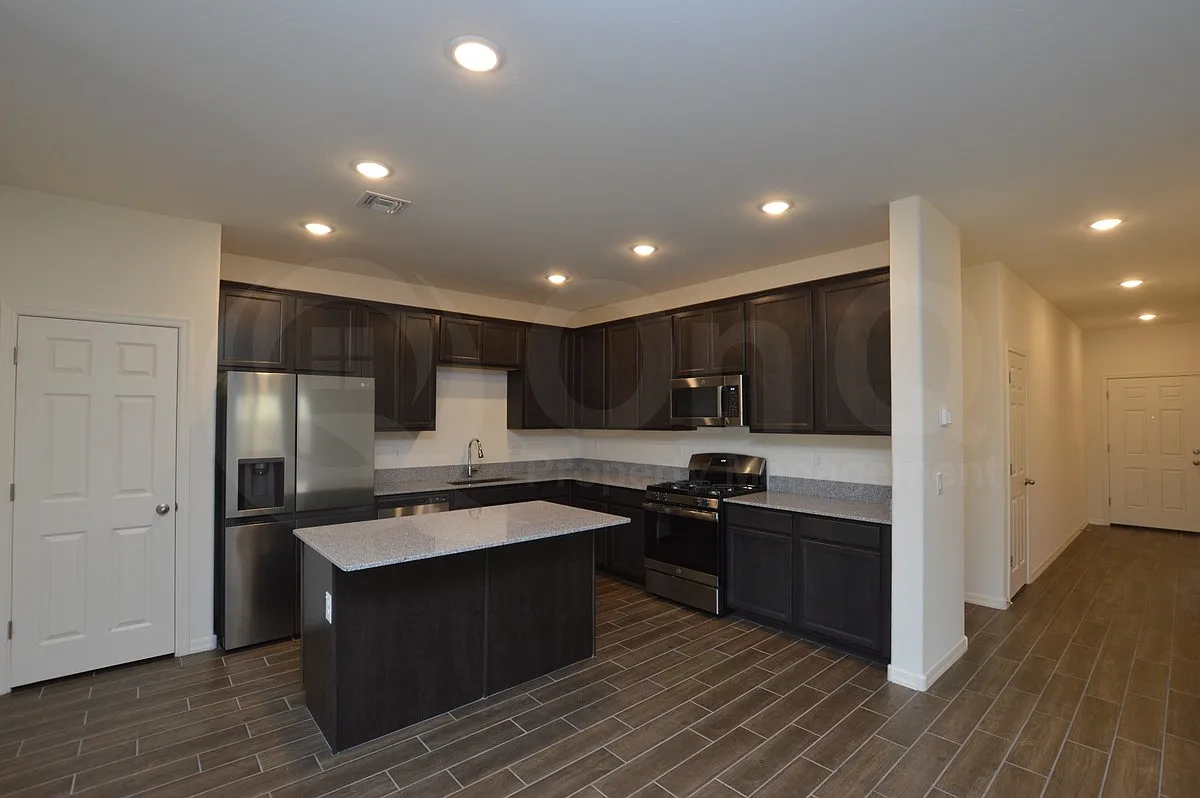 4 bed, 2.0 bath, 1804 sqft, $1,799 — Photo 4