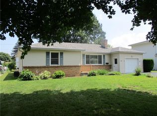 34 Creekside Dr, Rochester, NY 14622